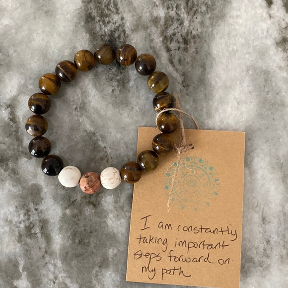 NWOT Tigers Eye White Howlite & Soapstone 7” Stretch Bracelet 10 MM Beads - Picture 3 of 4